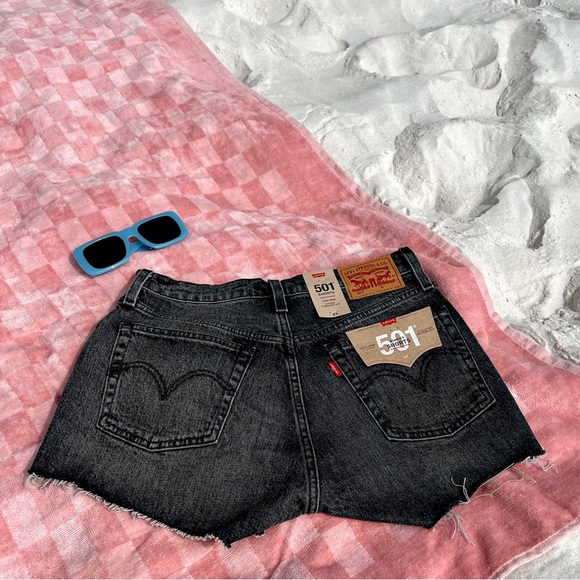 Levi’s 501 High Rise Shorts - Picture 4 of 7